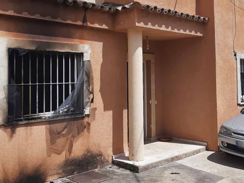 Imagen de la casa en la que se produjo el incendio en Gines / AD