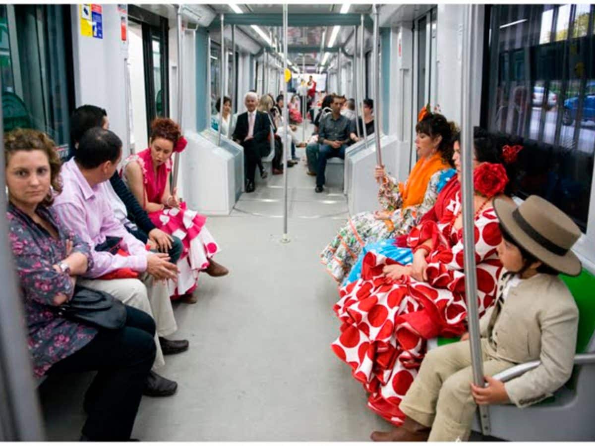 Línea 1 del metro durante la Feria de Abril / AD