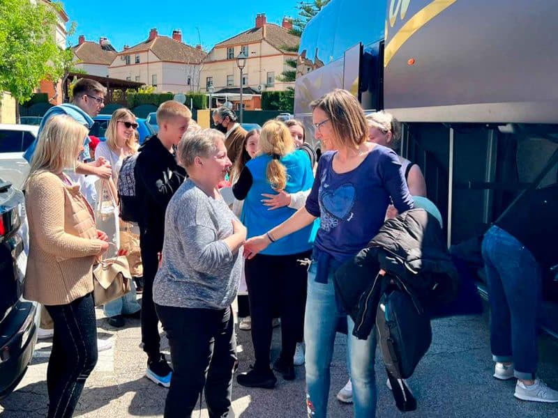 Imagen de la llegada de ucranianos a Gines / AD