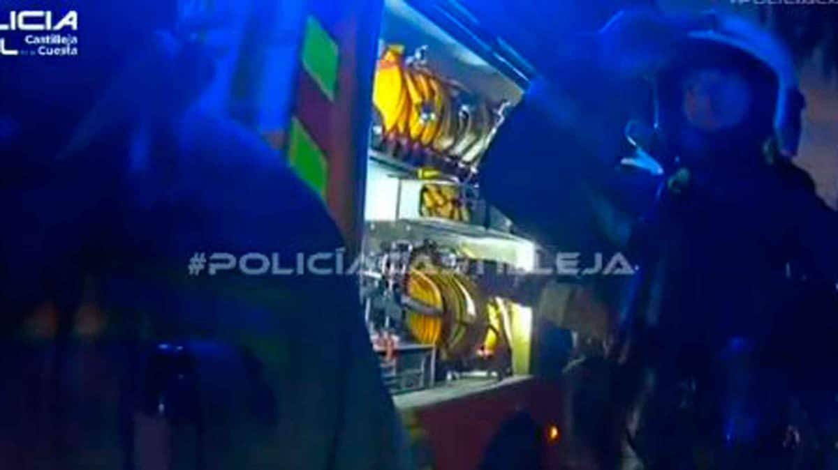 Imagen de un incendio en una vivienda de Castilleja de la Cuesta / AD