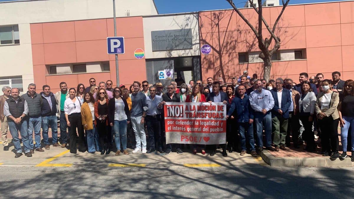 Imagen del apoyo a la alcaldesa de Palomares ante la posible moción de censura en en Palomares / AD