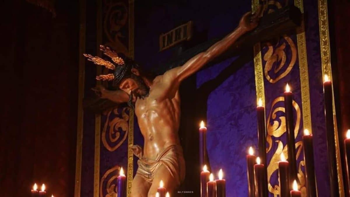 Santísimo Cristo de la Vera Cruz de la Hermandad de Tomares del Viernes de Dolores