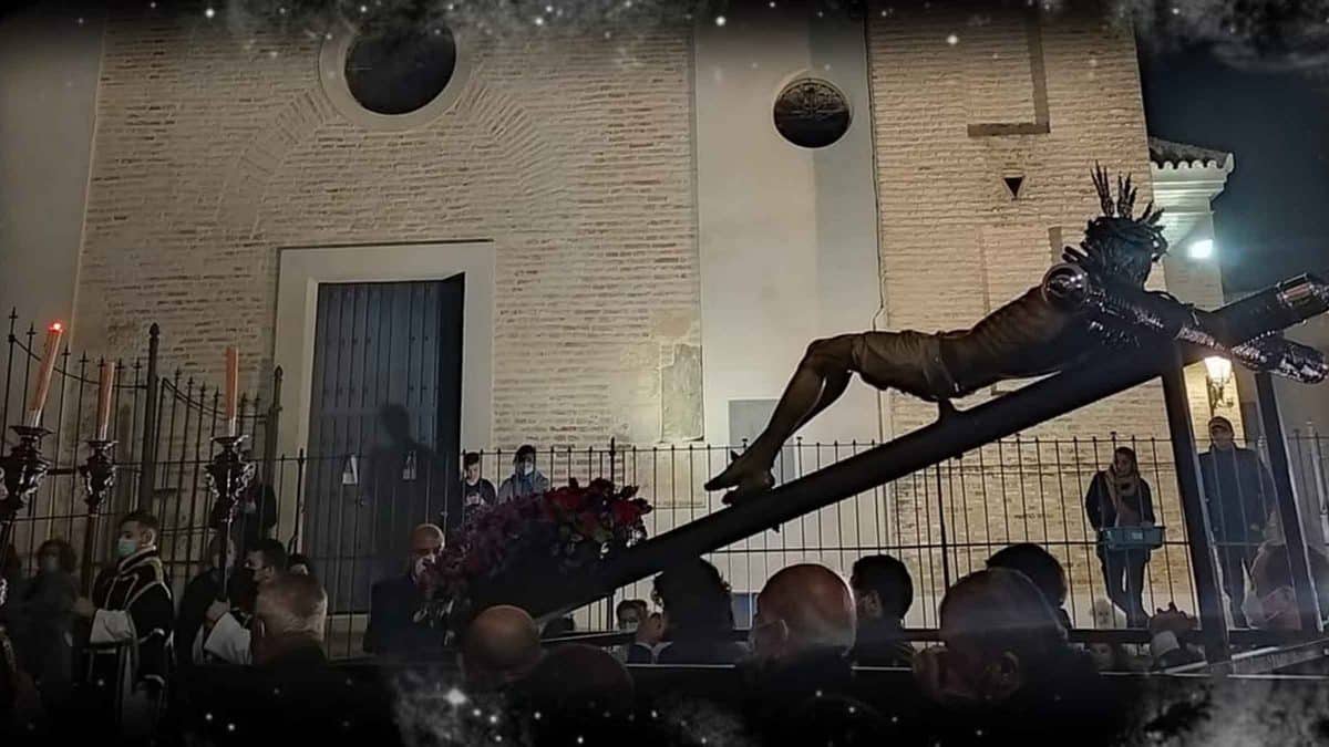 Imagen del Via Crucis de Gines, preludio de la Semana Santa de la localidad / AD