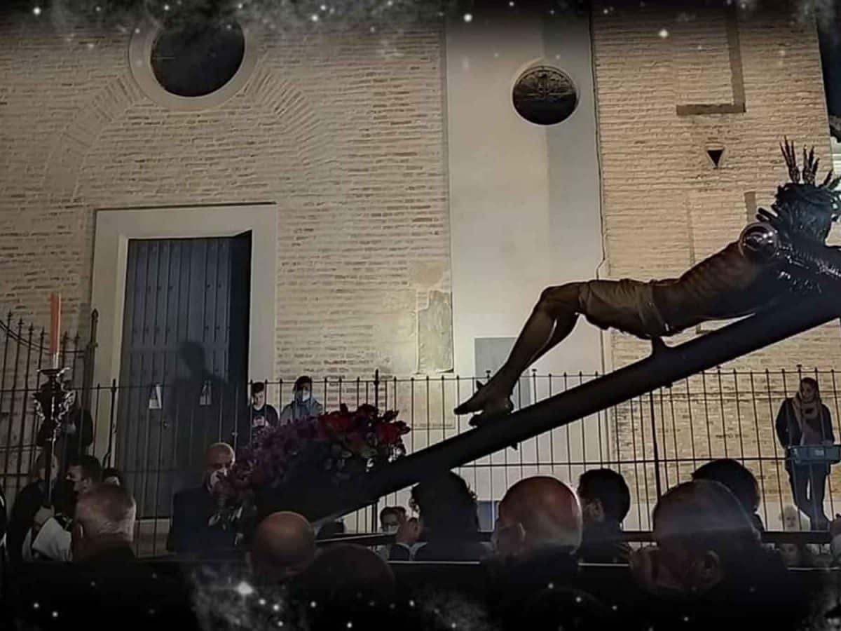 Imagen del Via Crucis de Gines, preludio de la Semana Santa de la localidad / AD
