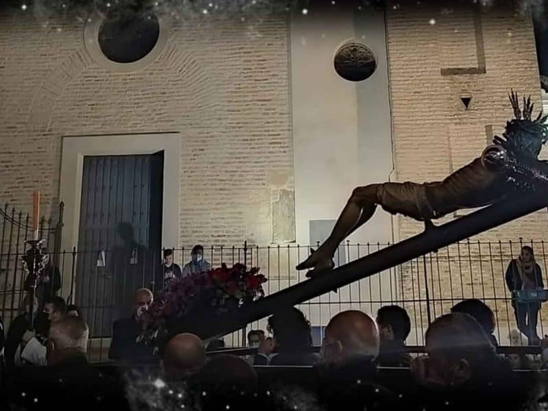 Imagen del Via Crucis de Gines, preludio de la Semana Santa de la localidad / AD