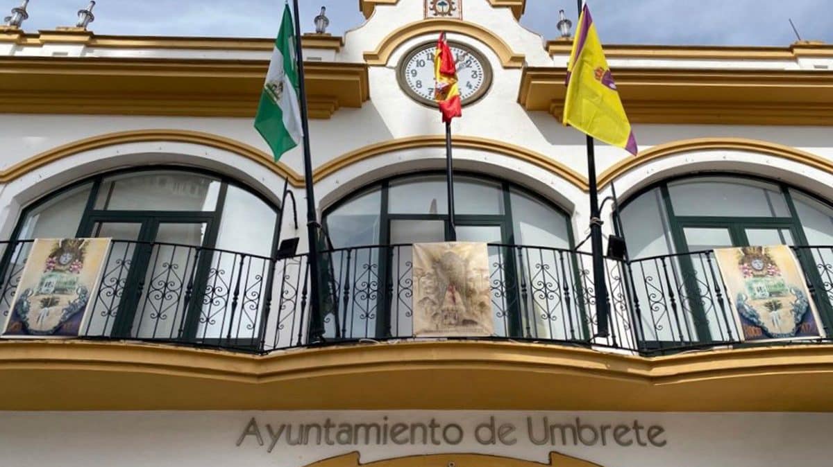 Fachada del Ayuntamiento de Umbrete / AD