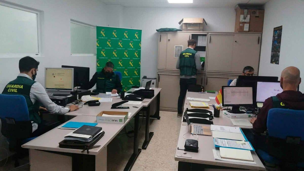 Imagen de la operación de la Guardia Civil / AD