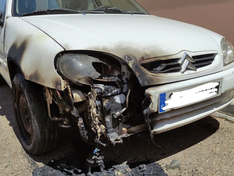 Un coche es objeto de vandalismo en Almensilla / AD