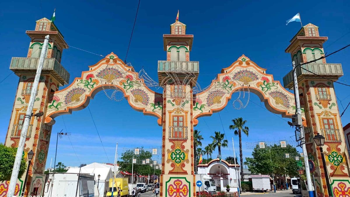 Portada de la Feria de Sanlúcar La Mayor / AD