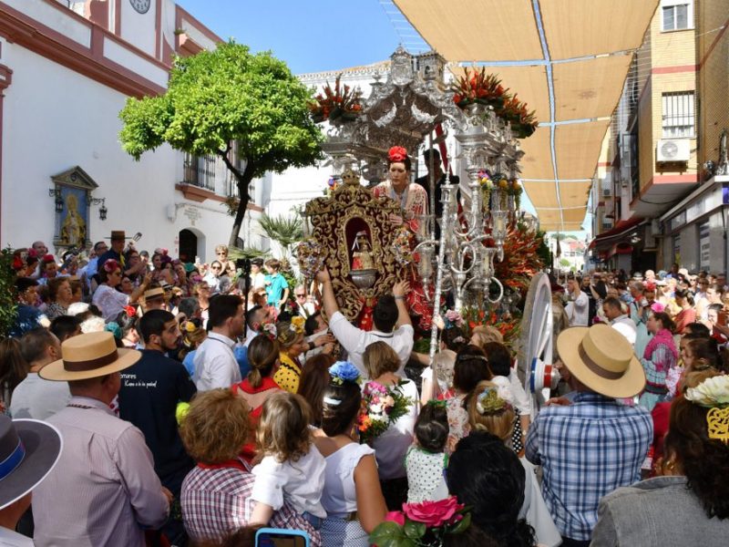 Imagen del Rocío de Tomares, una de las hermandades que provocarán cortes de tráfico en su salida al Rocío / AD