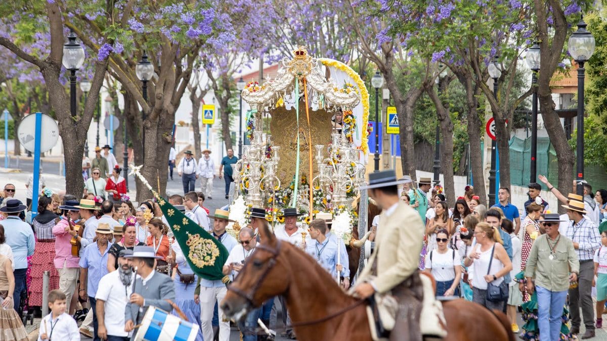 Imagen de la salida de la hermandad del Rocio de Mairena del Aljarafe / AD