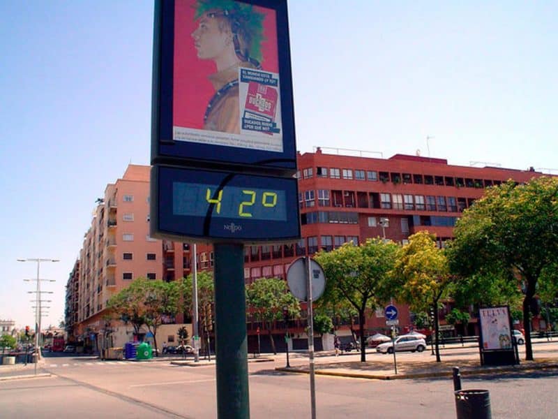 Termómetros con temperaturas en Sevilla que superan los 40 grados / AD