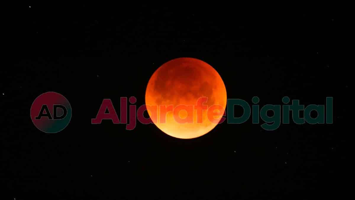Eclipse de luna desde Valencina de la Concepción / Juan J. Negro