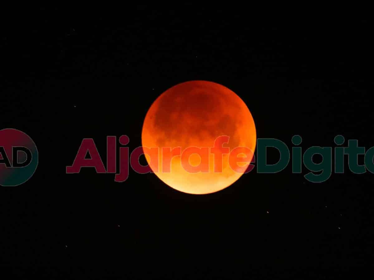 Eclipse de luna desde Valencina de la Concepción / Juan J. Negro