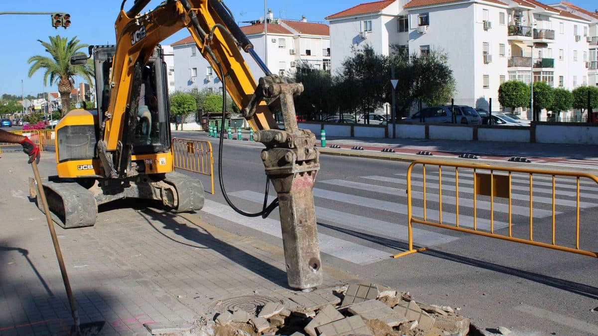 obras en Gines para crear más aparcamientos / AD