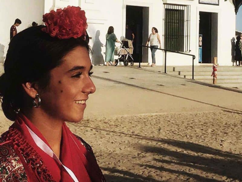 Eugenia Montiel Román, vecinas de Gines que pronunciará el pregón joven del Rocío en la localidad / AD