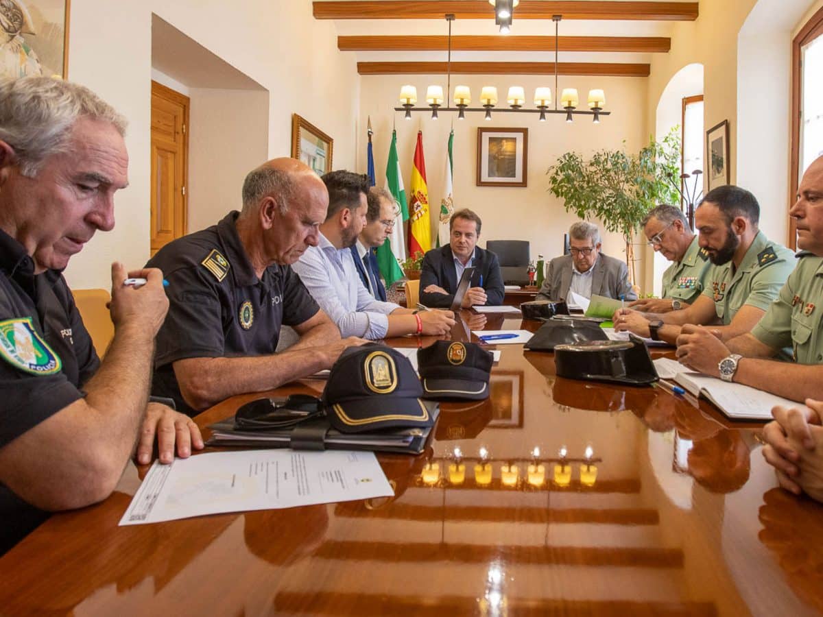 Imagen de la reunión en el Ayuntamiento de Mairena del Aljarafe sobre la Incidencia de la delincuencia en el municipio / AD