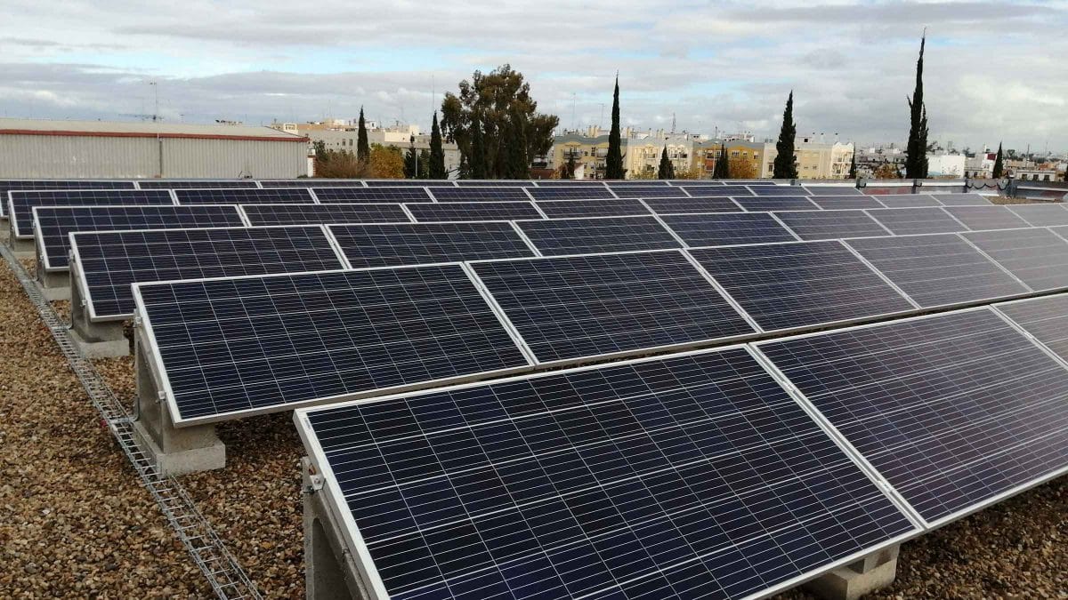 Instalación fotovoltaica en un IES de Camas /AD