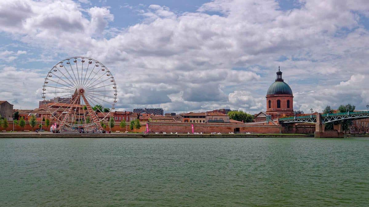 Imagen de Toulouse en Francia, uno de los lugares del viaje para jóvenes que prepara Tomares / Pixabay
