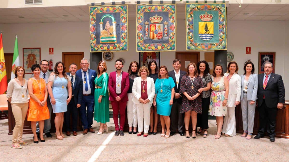 Imagen del equipo de gobierno de Gelves con su alcaldes al frente / Ayuntamiento de Gelves