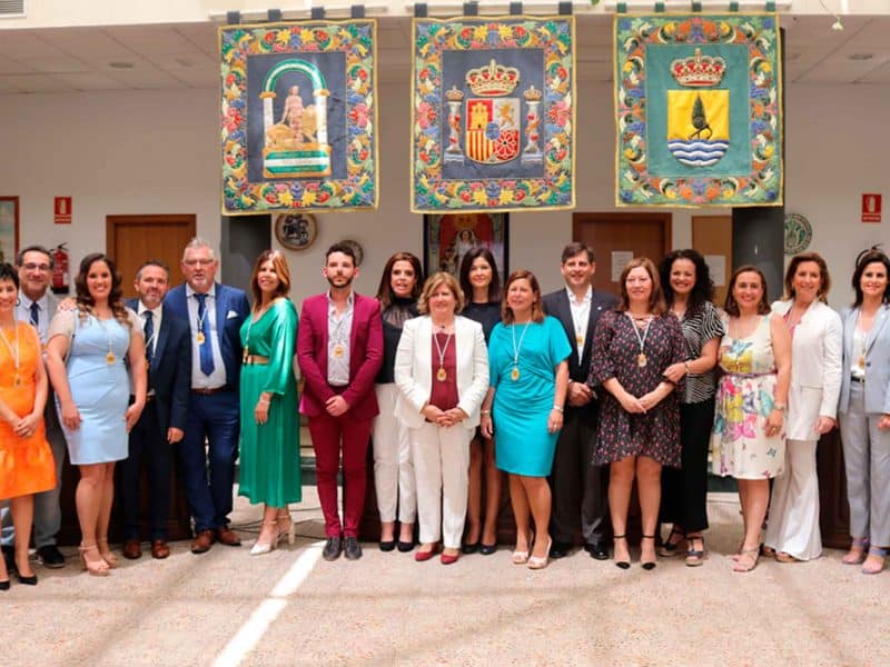 Imagen del equipo de gobierno de Gelves con su alcaldes al frente / Ayuntamiento de Gelves