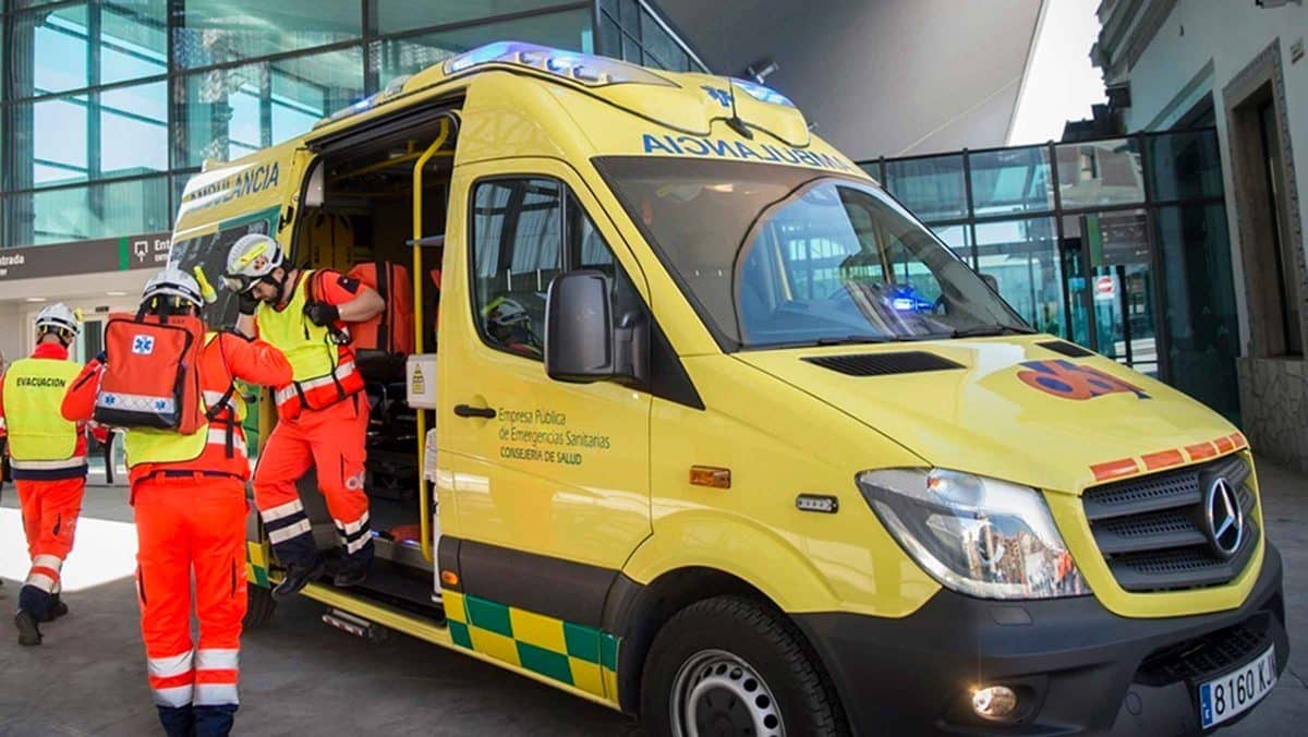 Imagen de una ambulancia del 112