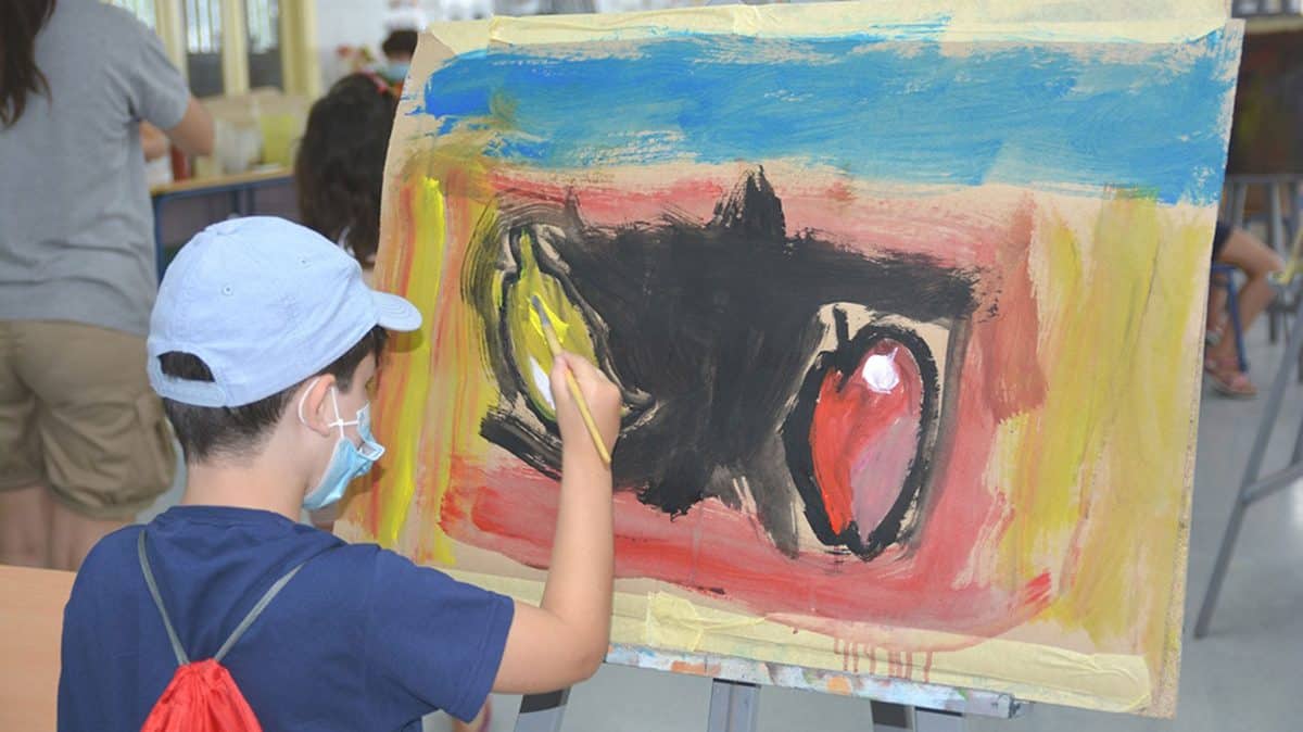 Actividades para niños en el Campus de Verano de Tomares / AD