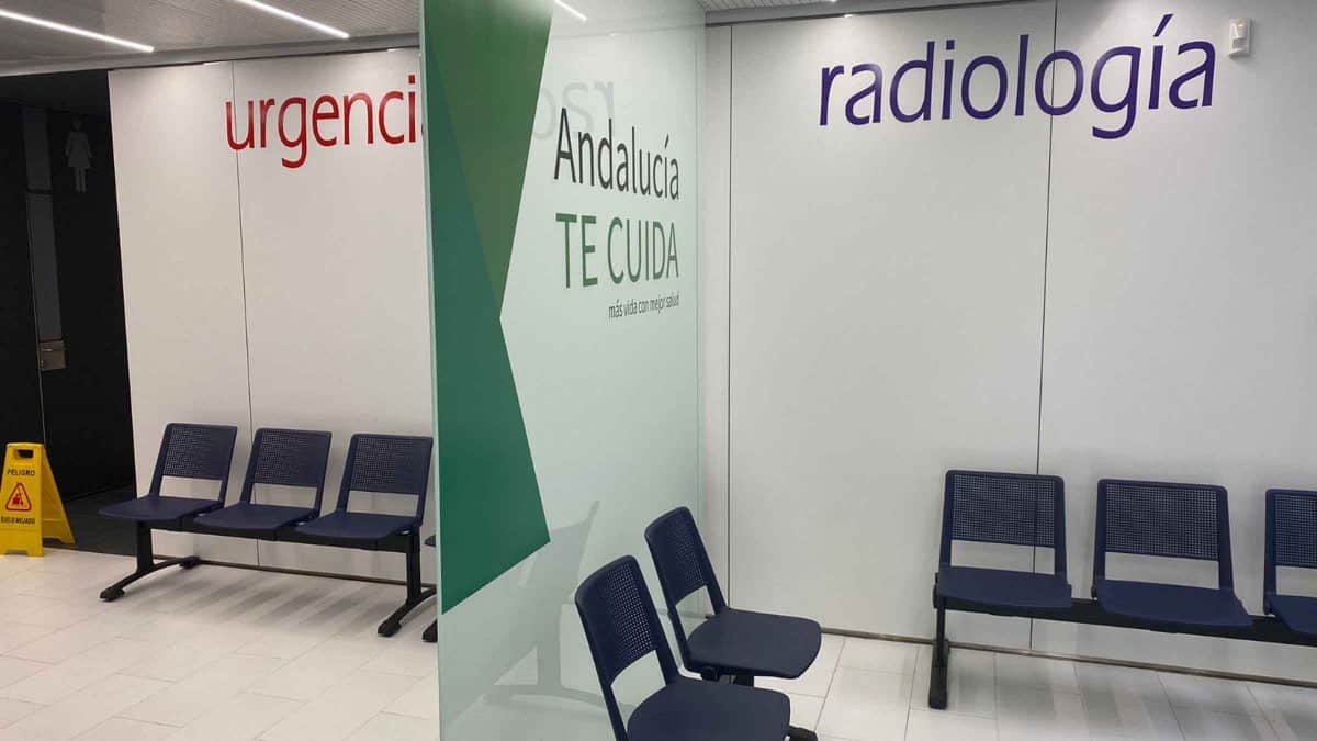 Centro de Salud de San Juan de Aznalfarache reformado / AD