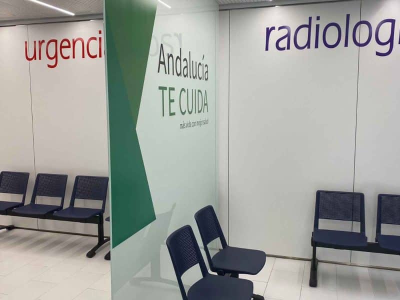 Centro de Salud de San Juan de Aznalfarache reformado / AD