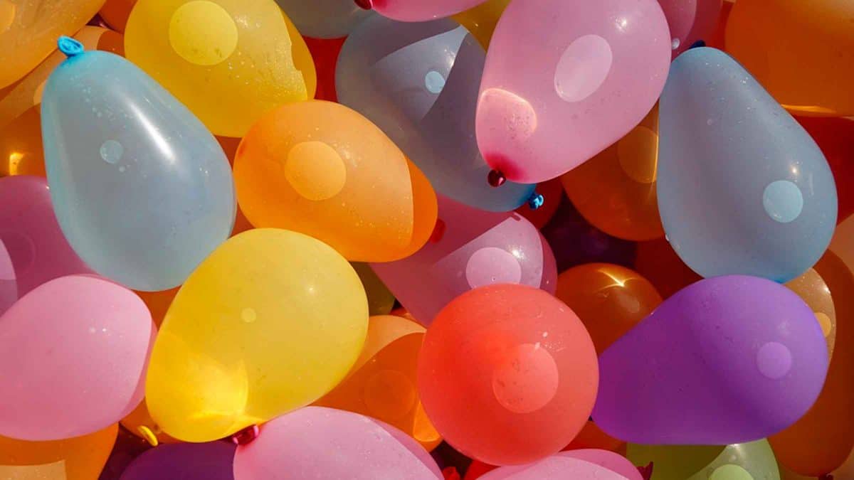 Globos de agua en la Velá de Santa Cruz de Camas / AD