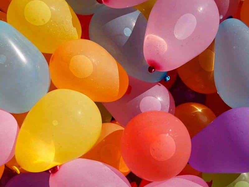 Globos de agua en la Velá de Santa Cruz de Camas / AD