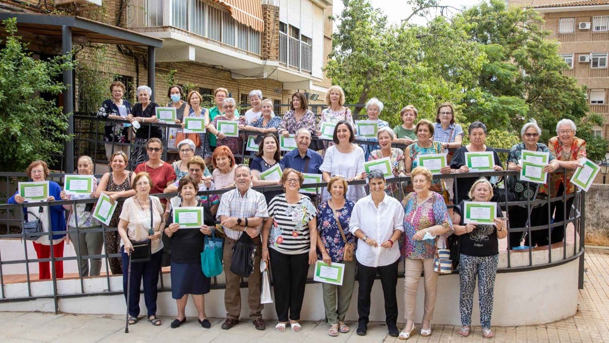 Foto de las personas mayores que han realizado cursos de formación en Mairena del Aljarafe / AD