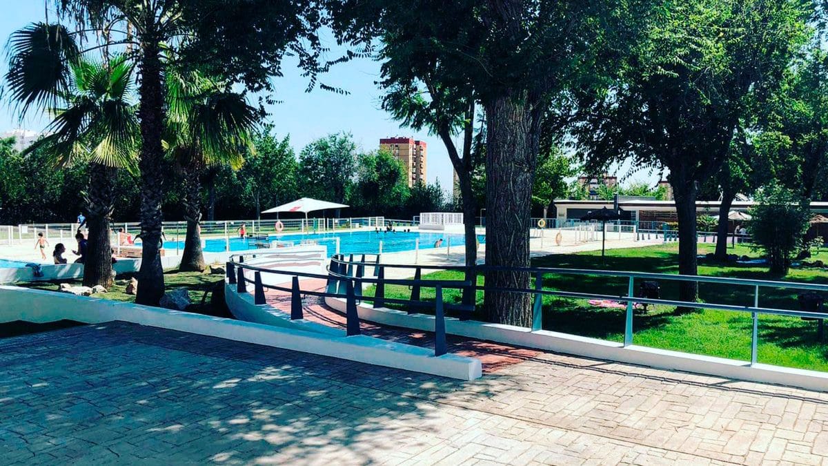 Piscina municipal de Camas / AD