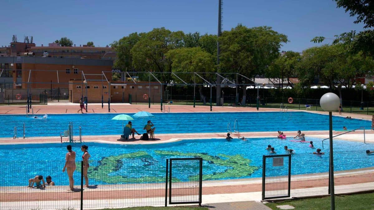 Piscina municipal de Mairena del Aljarafe / AD