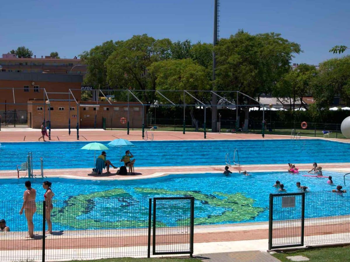 Piscina municipal de Mairena del Aljarafe / AD