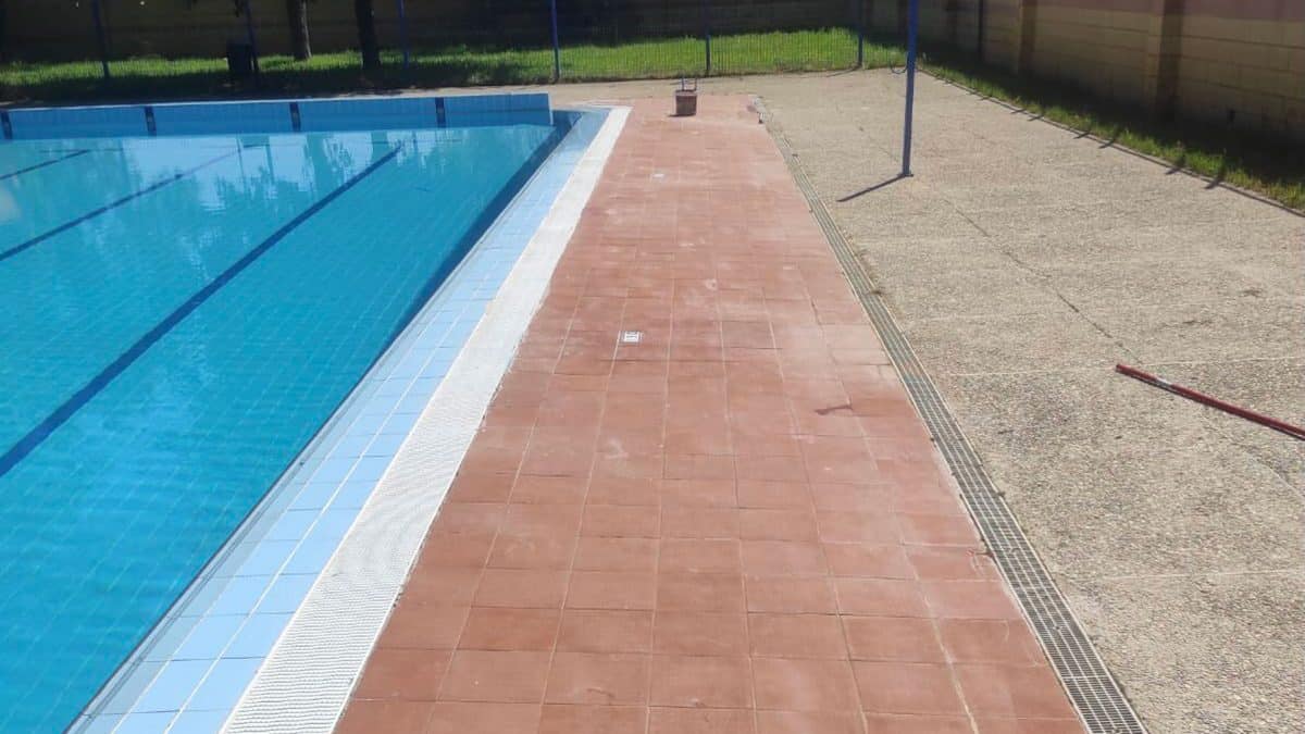 Piscina municipal de San Juan de Aznalfarache / AD