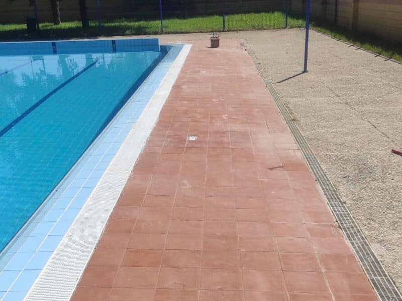 Piscina municipal de San Juan de Aznalfarache / AD