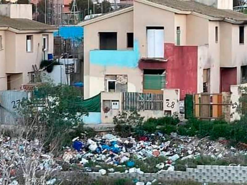 Imagen del estado de abandono de una de las zonas de Camas y objeto de queja vecinal / AD