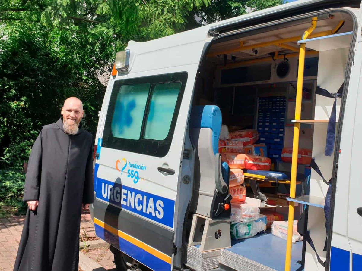 imagen de la ambulancia que envía el Hospital de Bormujos a la frontera con Ucrania / AD