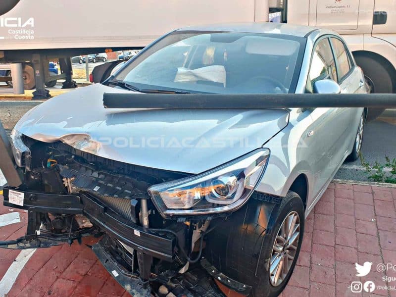Imagen del accidente provocado por el menor en Castilleja de la Cuesta / AD