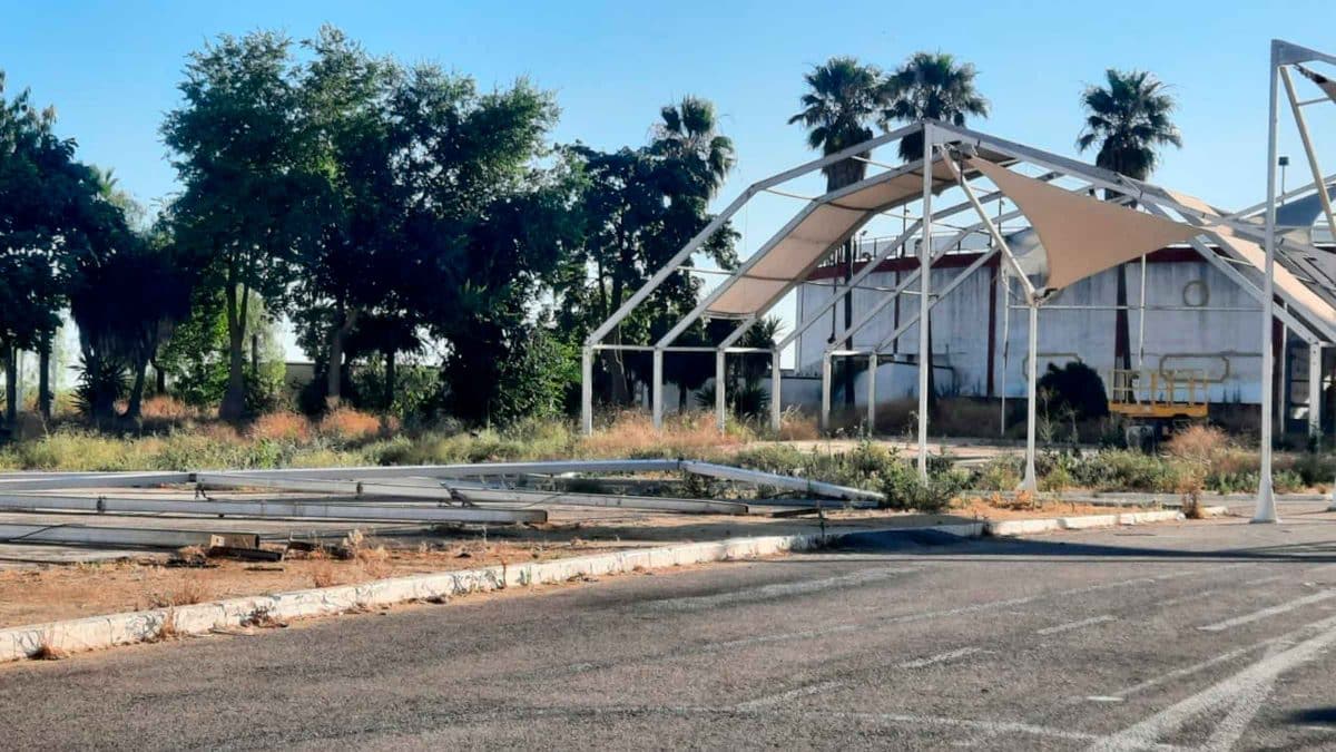 Imagen de una de las zonas que el PP denuncia por abandono en Espartinas / AD