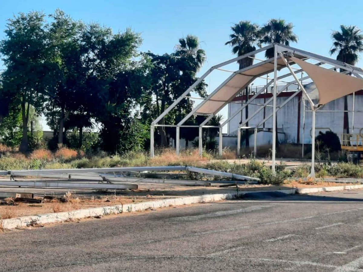 Imagen de una de las zonas que el PP denuncia por abandono en Espartinas / AD