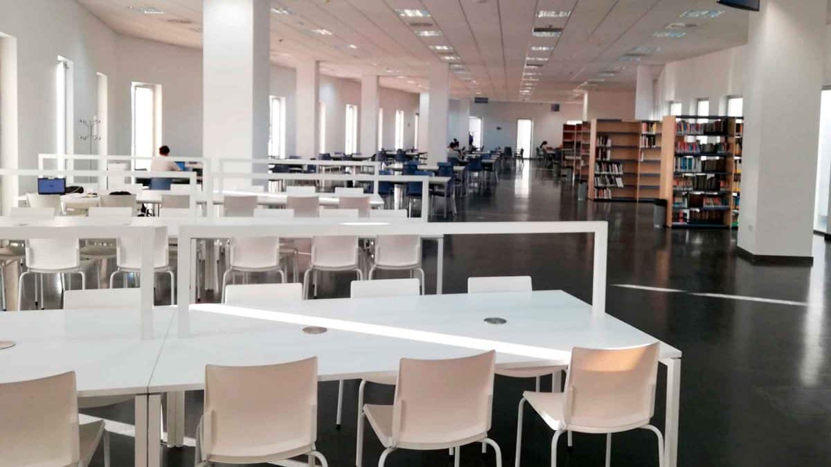 Biblioteca de Mairena del Aljarafe / AD