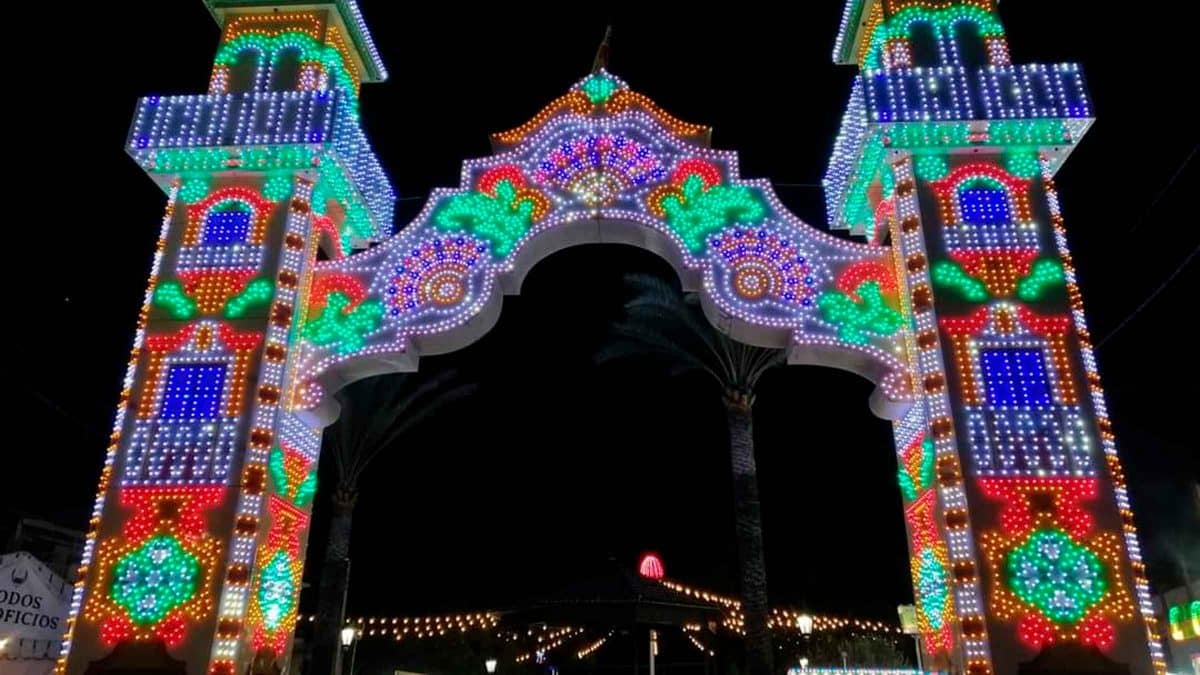 Imagen de la portada de otras ediciones de la Feria de Coria del Río / AD