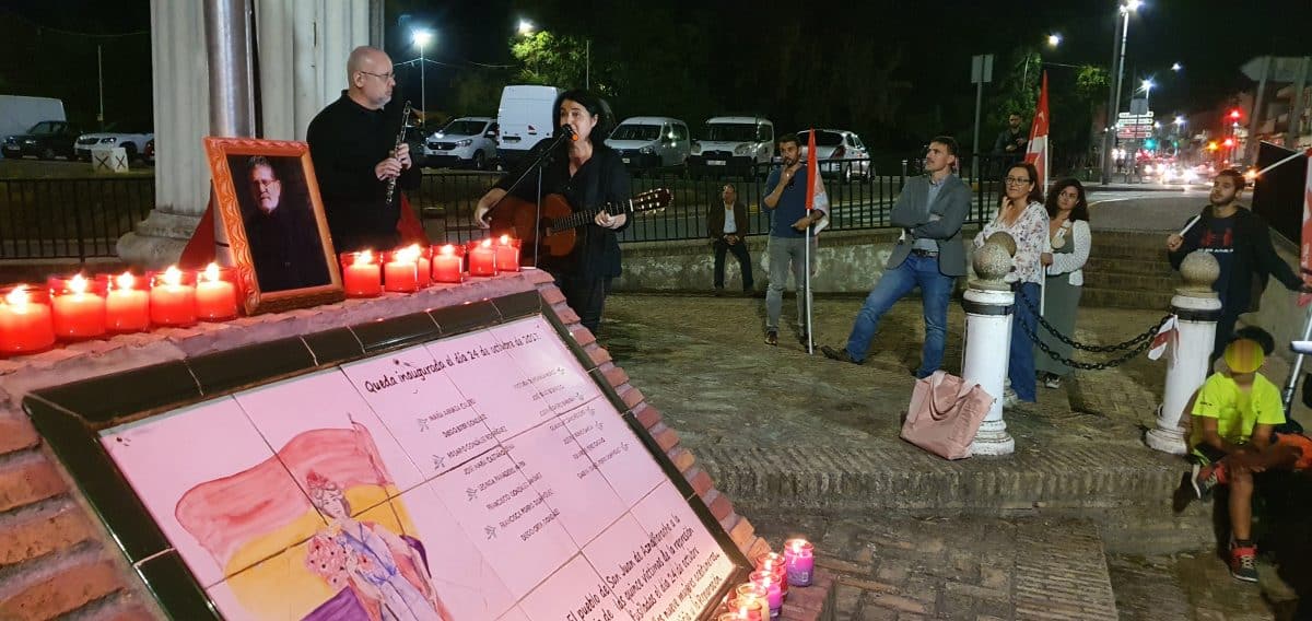 Imagen del acto dedicado al monumento de los caídos en el franquismo en San Juan de Aznalfarache / AD