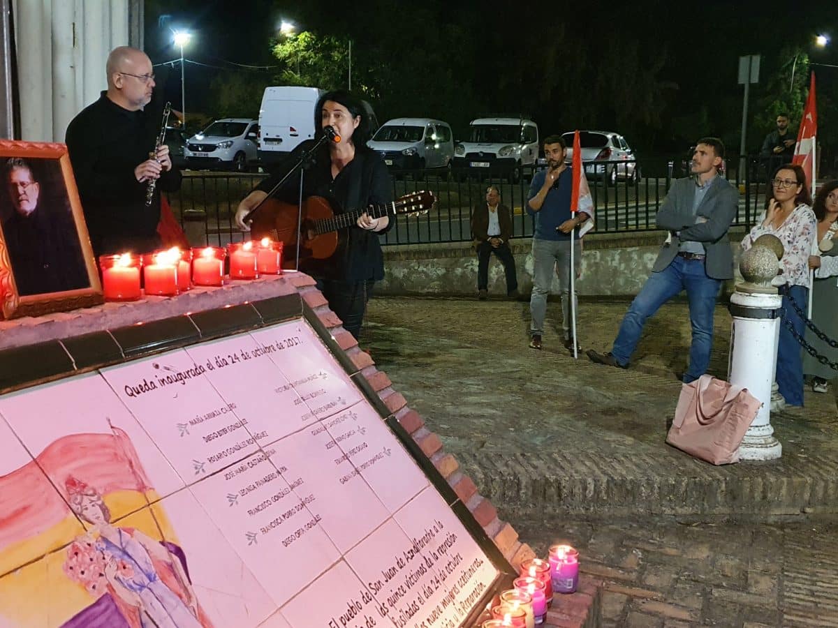 Imagen del acto dedicado al monumento de los caídos en el franquismo en San Juan de Aznalfarache / AD