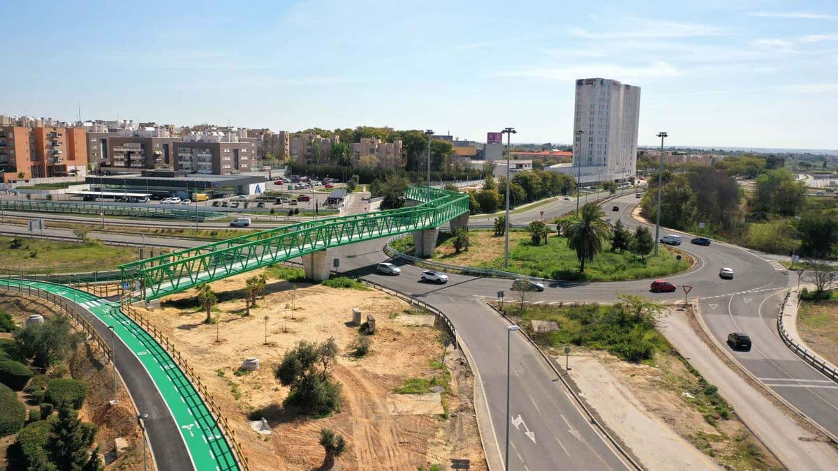 Imagen del carril bici en Mairena del Aljarafe hacia el Polígono PISA / AD