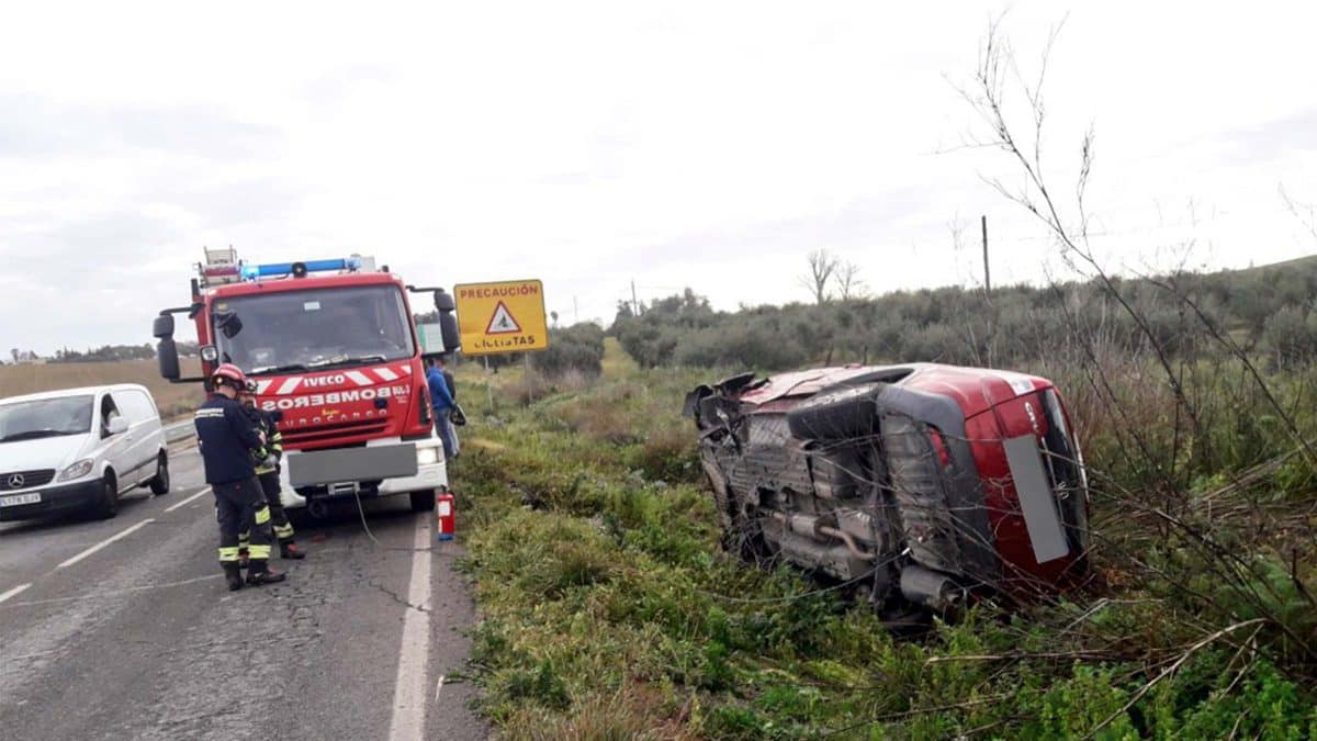 Accidente asistido por los bomberos de Santiponce