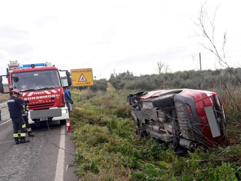 Accidente asistido por los bomberos de Santiponce
