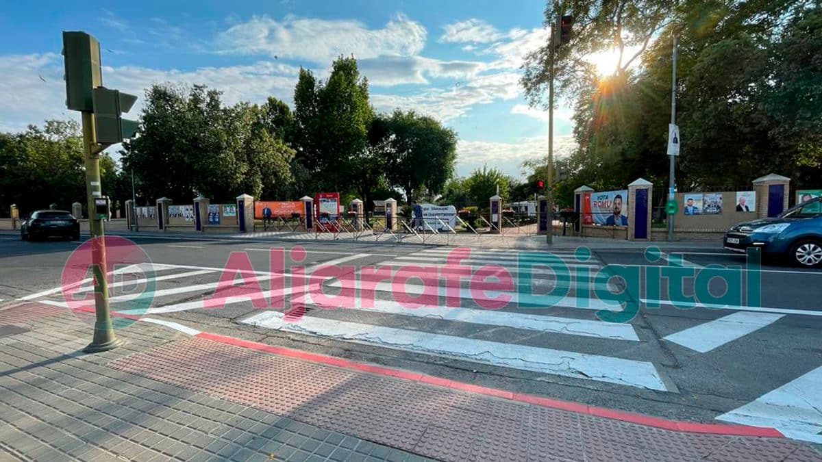 Imagen de carteles electorales para el 28M en el Parque 'Concejala Dolores Camino' de Gines / Clara Fajardo